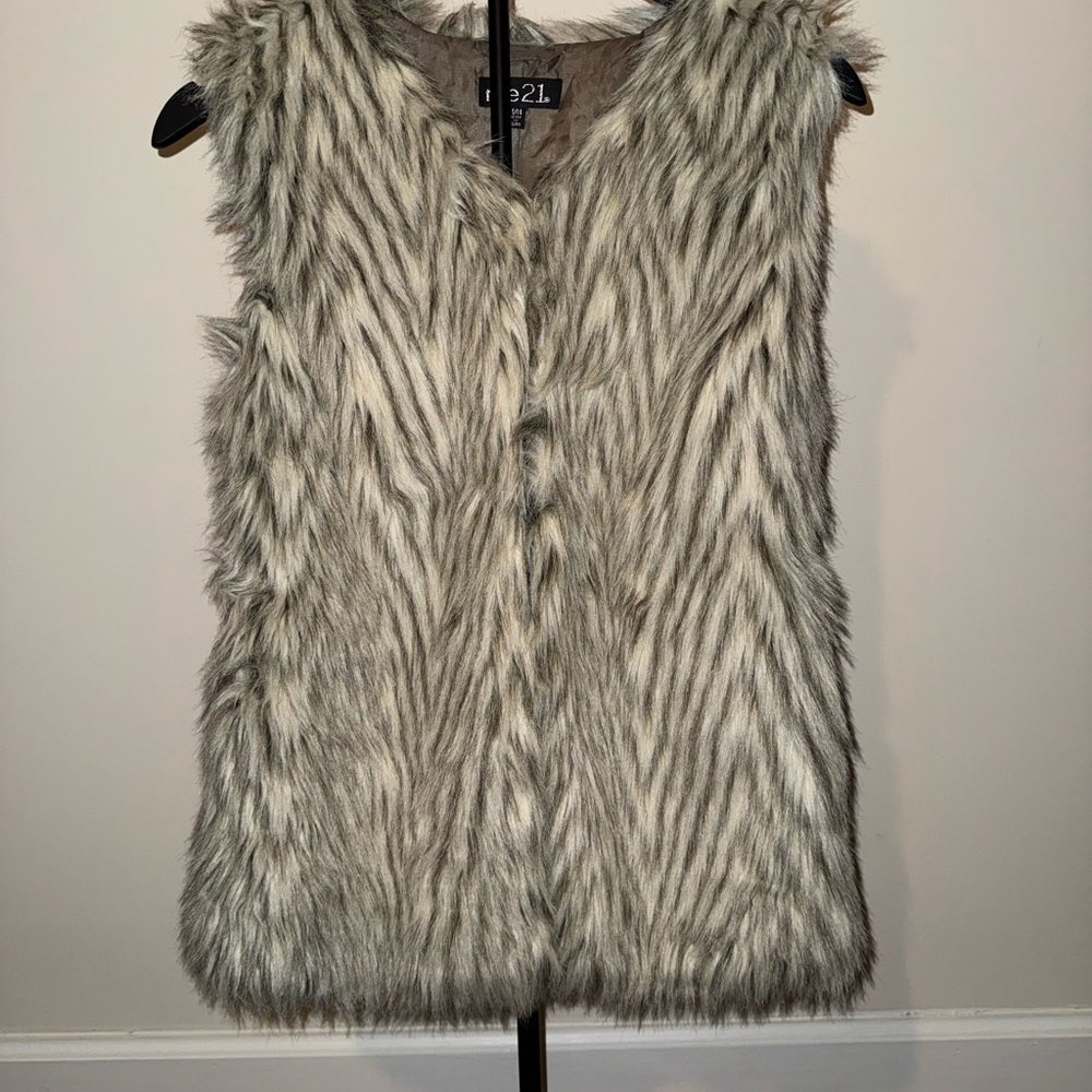 Rue21 Faux full Fur Vest in Tan and Gray like new.